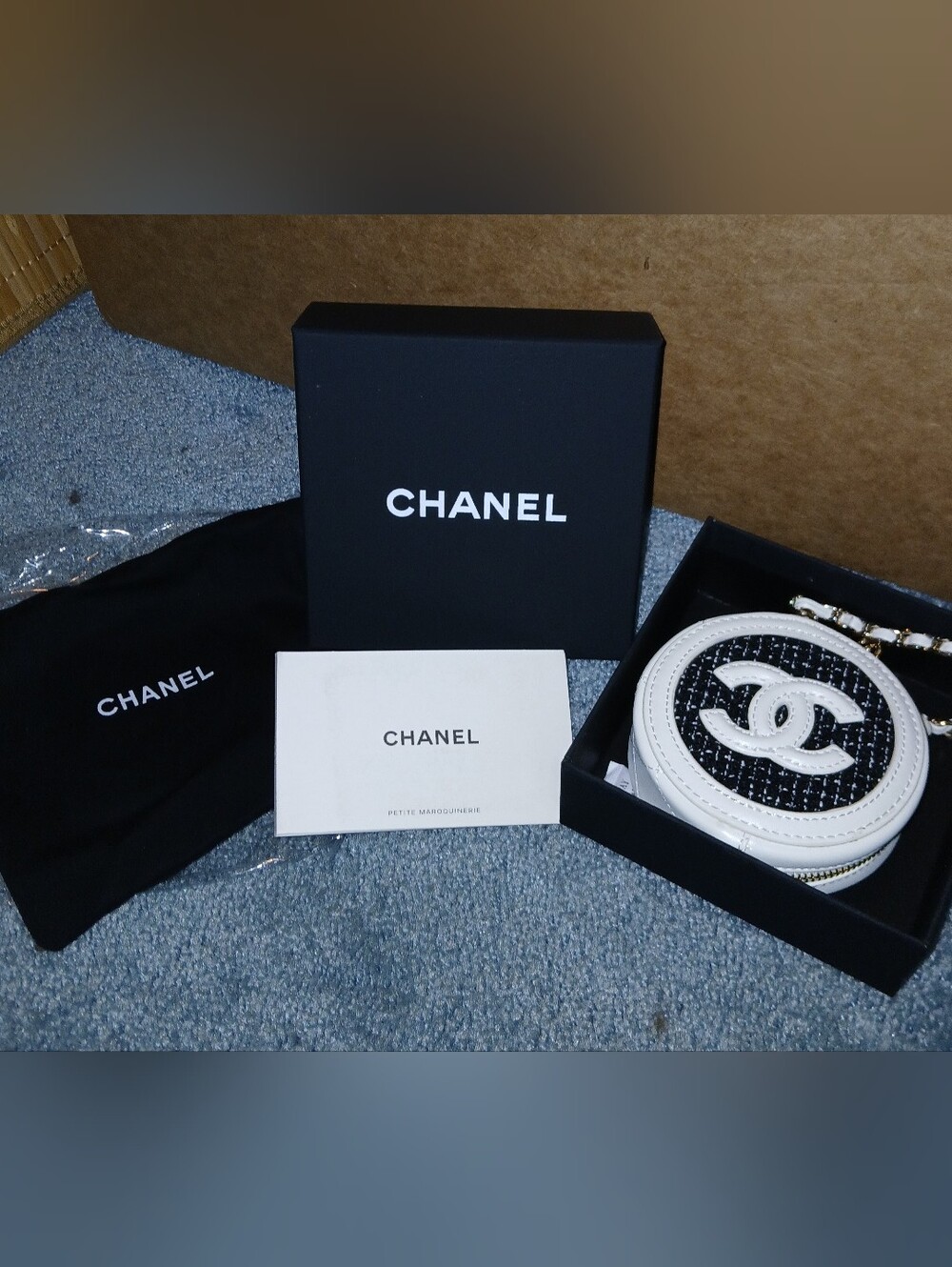 White and Black Round Chain Wristlet Mini Bag With Box